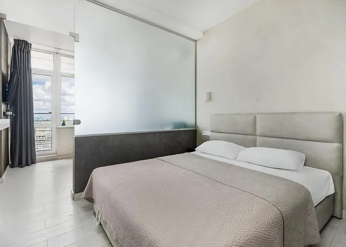 Razor Apartment With Terrace, Kamanina