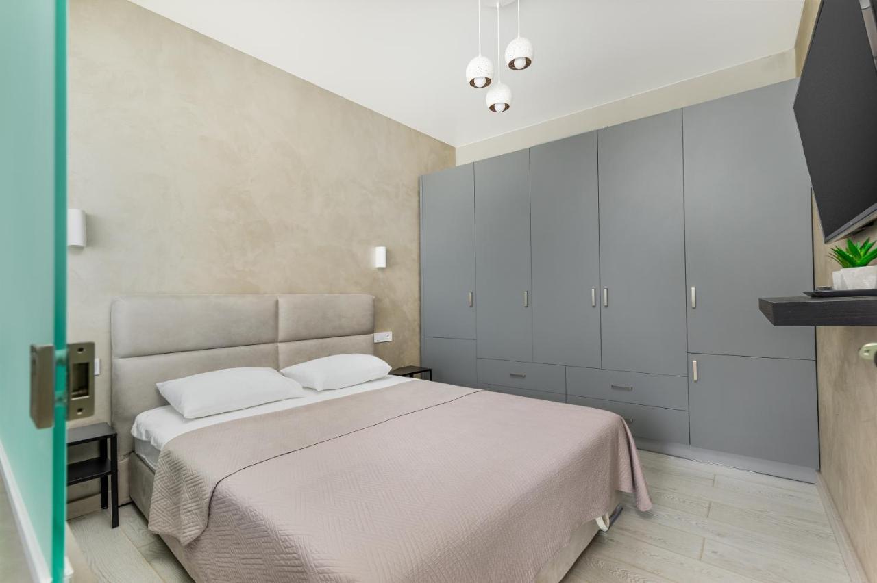 Razor With Terrace, Kamanina Daire *