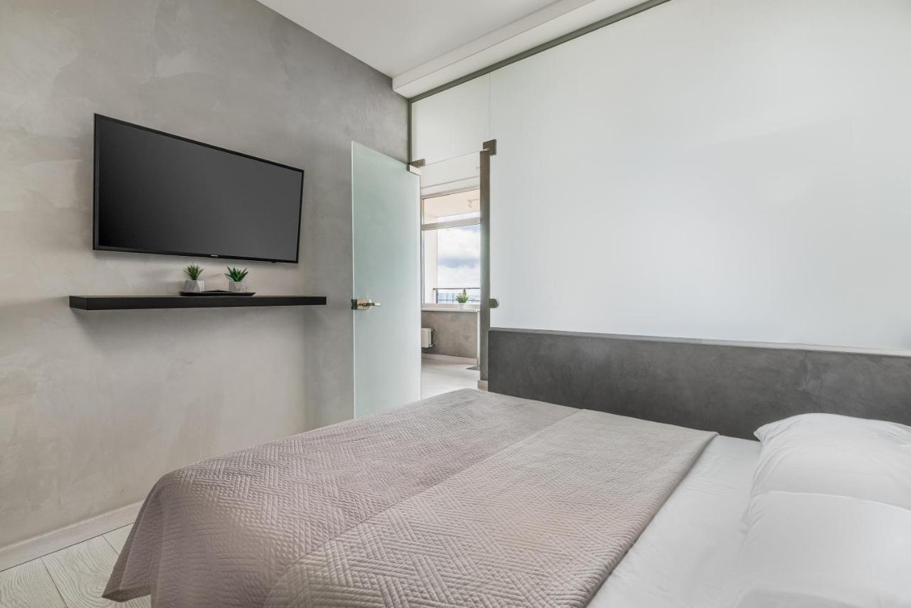 Daire Razor With Terrace, Kamanina Odessa