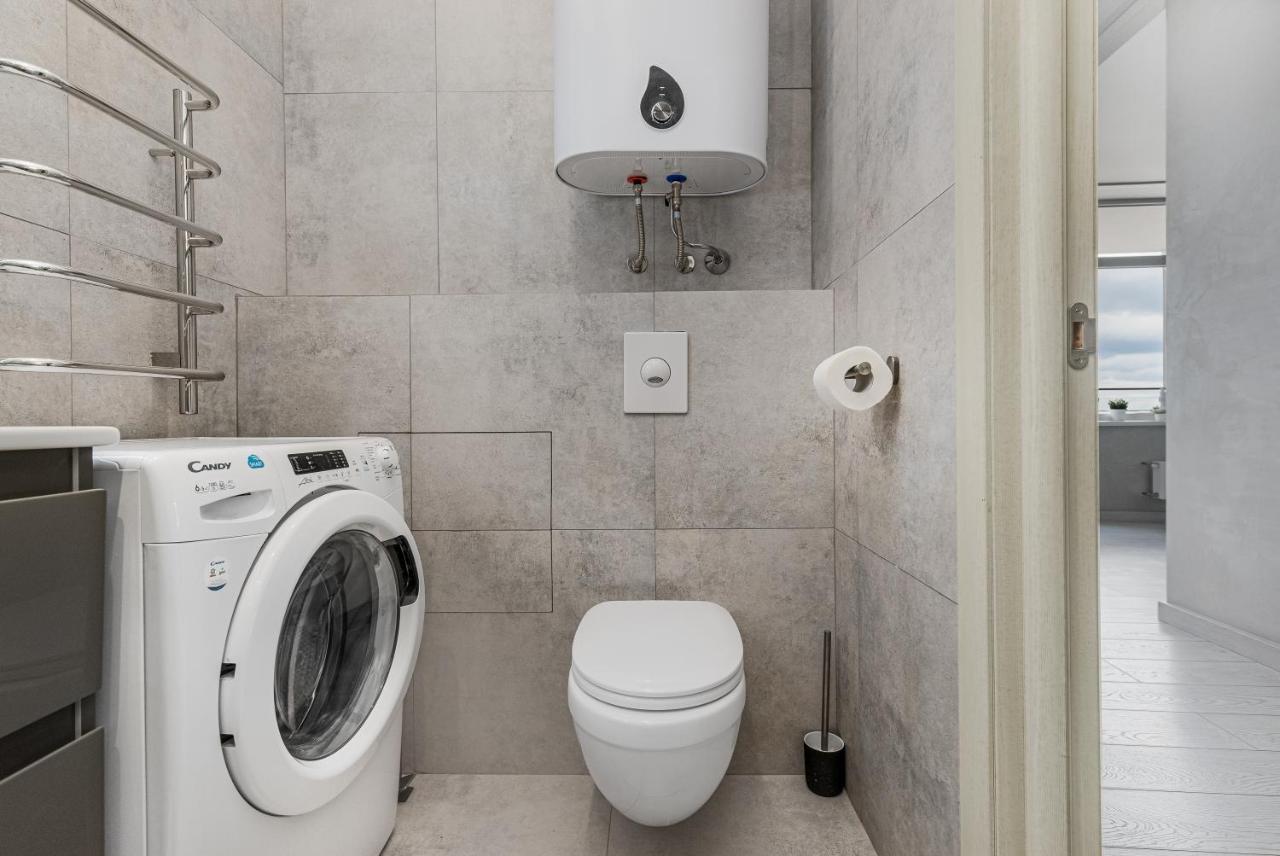 Daire Razor With Terrace, Kamanina Odessa